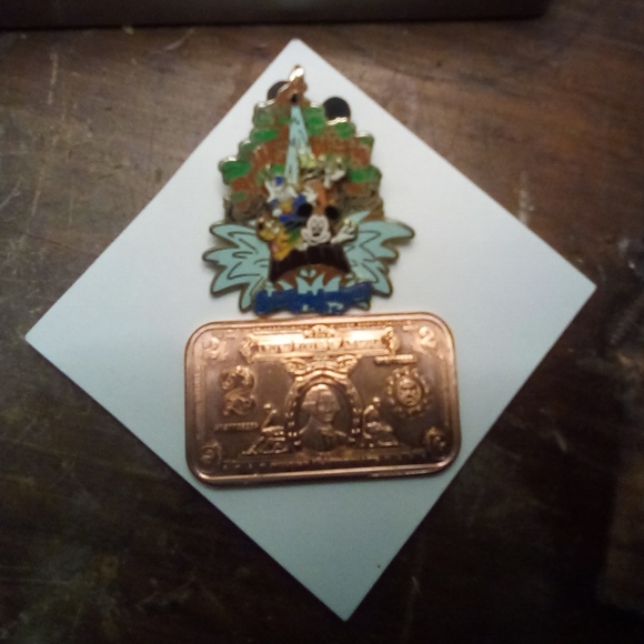 Disney Jewelry - 🌊Disney Parks Movable 2008 Splash Mountain Pin and Copper Bar🌊